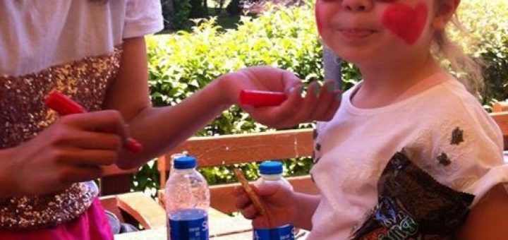 Evde oyun hamuru ve parmak boyası yapımı