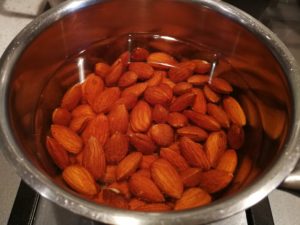 Badem sütü yapımı