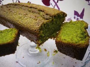 Sütsüz yoğurtsuz ıspanaklı kek