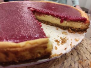 Kızılcıklı ve Beyaz Çikolatalı CheeseCake