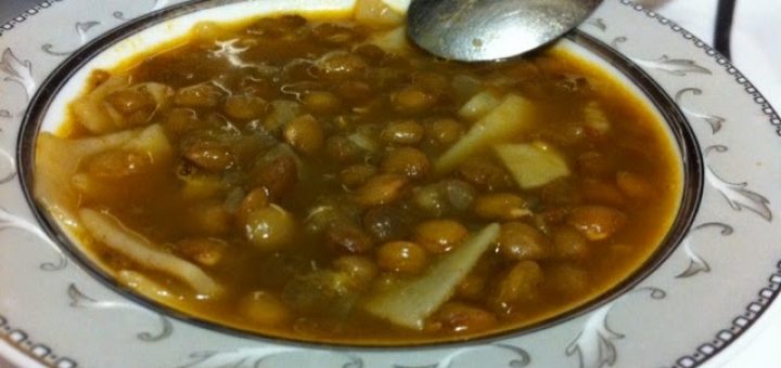Sakala Çarpan (Erişteli Mercimek Çorbası) Tarifi