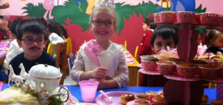 Sürpriz dolgunu cup kek