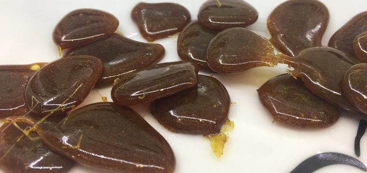 Taze ve toz zencefilden boğaz pastili (zencefil şekeri) yapımı