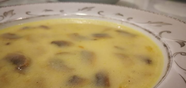 Kremalı mantar çorbası tarifi. Buharda pişmiş mantarlar ile